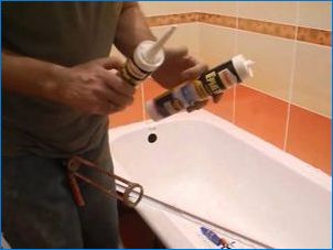 Keraamilised nurgad vannitoa jaoks: valikukriteeriumid ja paigaldusmeetodid